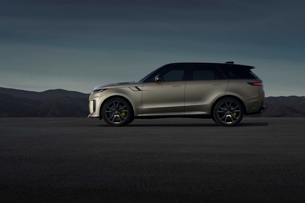 New Range Rover Sport SV: Modern luxury performance flagship